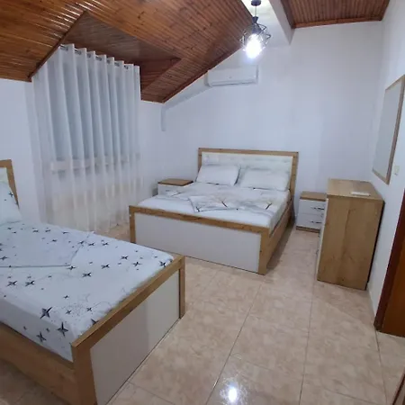 Goldenvilla Guesthouse&apartments بيت ضيافة *