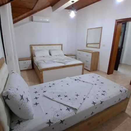بيت ضيافة Goldenvilla Guesthouse&apartments دراس
