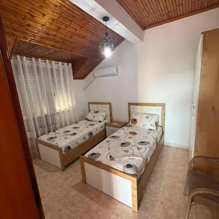 Goldenvilla Guesthouse&apartments * دراس