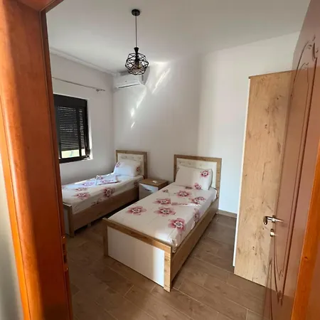 Goldenvilla Guesthouse&apartments بيت ضيافة