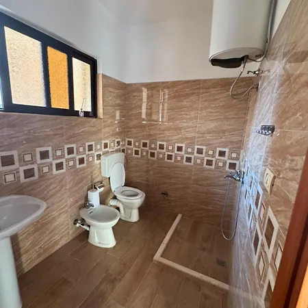 Goldenvilla Guesthouse&apartments دراس